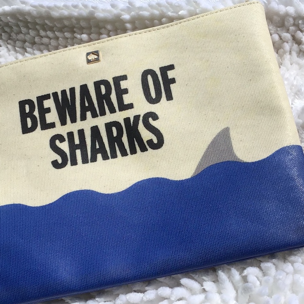 💙 LOVED BEWARE OF SHARKS 🦈 Kate Spade Clutch - Picture 6 of 14